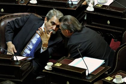 Pichetto y Aníbal Fernández en la sesión extraordinaria del Senado, en diciembre de 2011