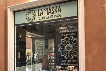 La vidriera de uno de los tres locales de Lamaska en Roma