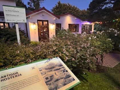 La Vieja Hostería hoy, con carteles que explican su origen