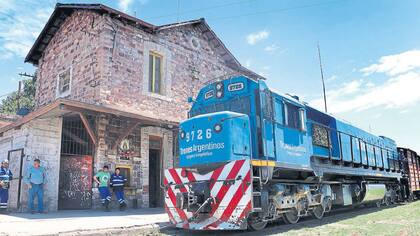 La vieja locomotora, al frente de 13 vagones, en Jujuy