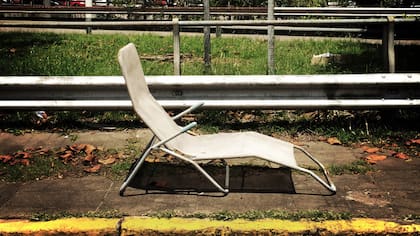 La vieja reposera, también ''a la basura''