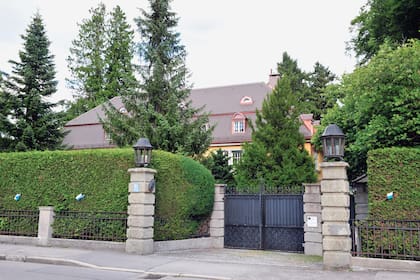 La villa que el rey tailandés posee en Tutzing, Alemania, el país en el que pasa la mayor parte del tiempo. Durante la cuarentena por el coronavirus, el monarca decidió instalarse en ese país europeo: alquiló un hotel para él, su harén de 20 mujeres, guardaespaldas y una comitiva... de perros.