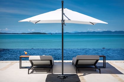 La villa se encuentra en Phuket, una pequeña isla tropical al sur de Tailandia