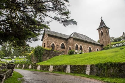 La villa se fue armando a semejanza de Boutx, una localidad en la zona de los Pirineos franceses, a medida que Nougués vendía o regalaba a parientes y amigos porciones de tierra cercanas a su casa.