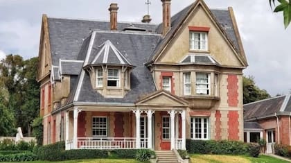 La Villa Silvina fue ocupada por varias décadas por los escritores Adolfo Bioy Casares y Silvina Ocampo, y su invitado de honor, Jorge Luis Borges