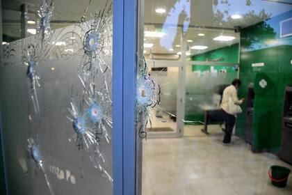 La violencia del narcotráfico se derrama en varias ciudades santafesinas, como ocurrió en el ataque al Nuevo Banco Santa Fe en Granadero Baigorria