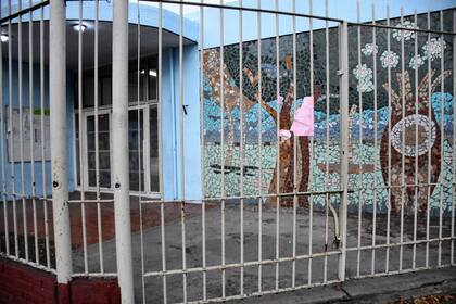 La violencia golpea a la educación en Rosario; el jueves a la noche balearon la escuela Estanislao Lopez