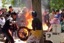 Quemaron una moto sobre una lápida en el funeral tumbero de un ladrón adolescente