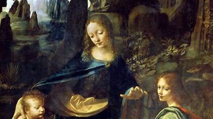 La Virgen María lleva un broche que contiene 20 perlas