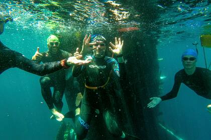 La visibilidad en el lago Nahuel Huapi es total, una vez que se avanza unos 40 metros en el agua se dejan de ver las piedras del fondo
