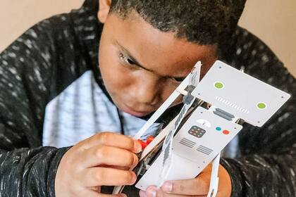 La visión de la empresa es estimular a los líderes del mañana en arte y ciencia