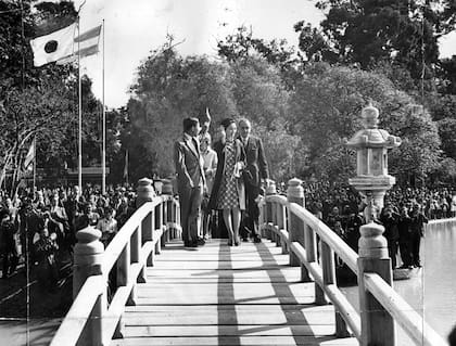 La visita a Palermo del príncipe heredero Akihito y la princesa Michiko del Japón (actualmente emperador y emperatriz emérita). Tras su partida, el jardín quedó en estado de abandono, hasta que se convocó a Inomata
