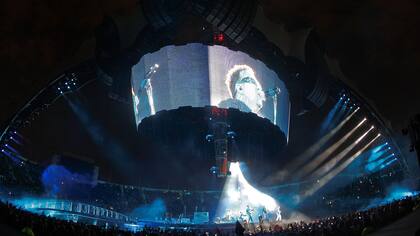 La visita anterior de U2, con la estructura 360° y un enorme escenario circular