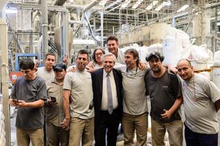 Alberto Fernández. La historia de la fábrica que visitó en territorio opositor