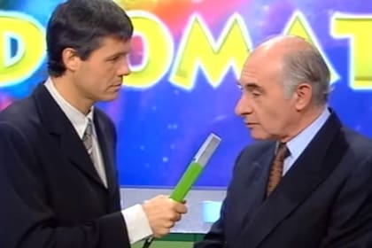 La visita de Fernando de la Rúa a " ShowMatch".
El 21 de diciembre del 2000, Marcelo Tinelli recibió al exmadatario argentino en su programa.