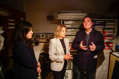 La visita guiada por la Fundación Walsh Facio incluyó al cuarto oscuro de Sara Facio, donde revelaba y copiaba sus fotos