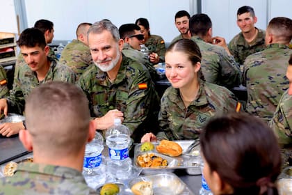 La visita sorpresa del Rey Felipe a su hija Leonor cuando recibía adiestramiento en el Ejército de tierra