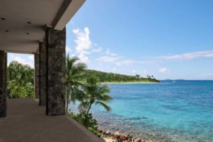 La vista al mar desde la galería de la casa de Epstein.