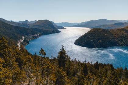 La vista de Arrayán sobre el lago Lácar. Conquistó a Renée Dickinson en los años 30, y sigue cautivando a los viajeros.
