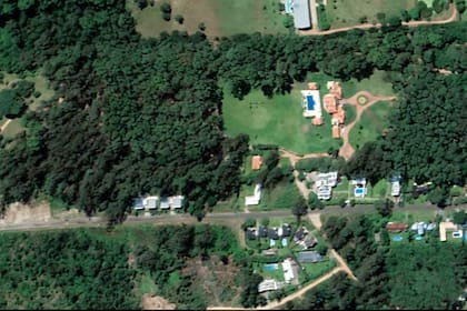 La vista de “La Mary” tomada por el satélite de Google Earth. Además del tamaño exacto, se ve que está atravesada por un bosque frondoso.