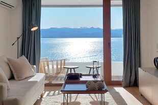 La vista de las unidades de Capitalinas Bariloche desde todos los ambientes que dan al Nahuel Huapi
