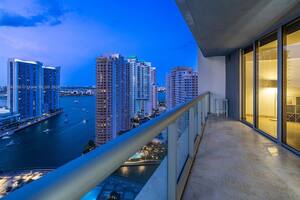 La vista hacia el Caribe desde un balcón del complejo Icon Brickell, que compró Andrés Vázquez con sociedades offshore