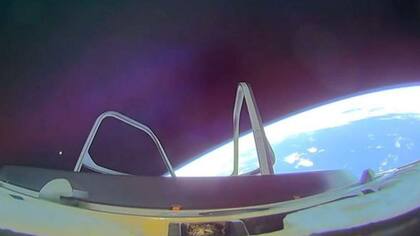 La vista momentos antes de que el escudo térmico de la cápsula se cerrara antes del descenso final.