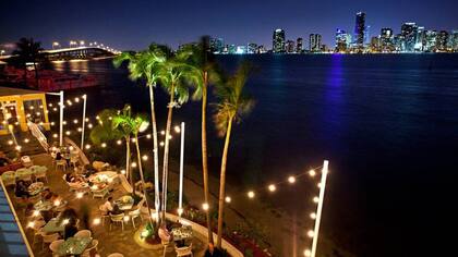 La vista nocturna de Miami desde Rusty Pelican (Crédito: Miami Herald/Rusty Pelican)