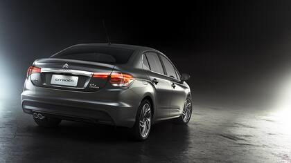 La vista posterior del C4 Lounge, moderna y fluida