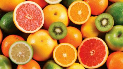 La vitamina C ayuda a disminuir los daños producidos por el tabaco