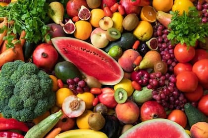 La vitamina C se puede encontrar en naranjas, frutillas, mandarinas, kiwis