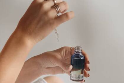 La vitamina C se utiliza en forma de serum (Foto Istock)