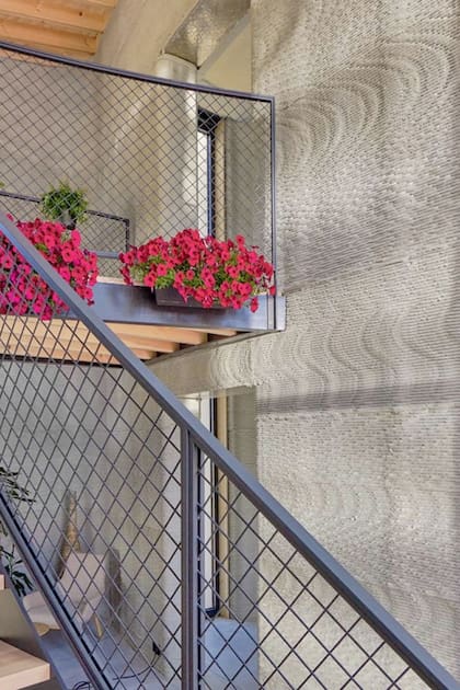 La vivienda es tres veces más resistente que una casa construida con bloques de cemento prefabricados.