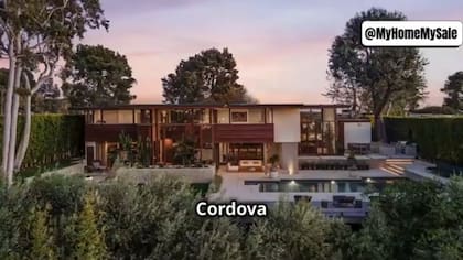 La vivienda fue en su momento un importante punto de encuentro para la alta sociedad de Beverly Hills (YouTube My Home, My Sale)