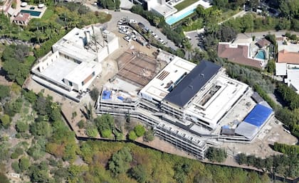 La vivienda más grande contará con una piscina en el patio trasero y un spa (Captura/ChrisWhite)