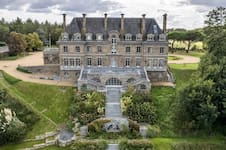 Así es el castillo del creador del licor Cointreau que se vende en 4 millones de euros