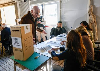 La votación de Espert, que fue custodiado por efectivos de la policía bonaerense y también de la Prefectura