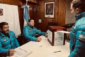 La votación en la Base Antártica Conjunta San Martín, el domingo pasado; allí, arrasó Milei