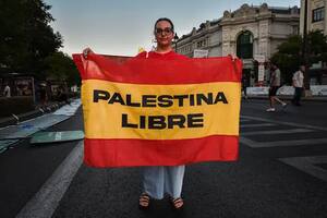 La Vuelta a España, competencia de ciclismo, se vio invadida por personas con banderas en apoyo a Palestina.