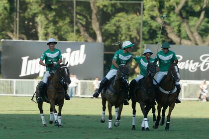 La vuelta a los palenques, ya campeones de Palermo Camilo y Barto Castagnola, Polito Pieres e Ignatius Du Plessis.