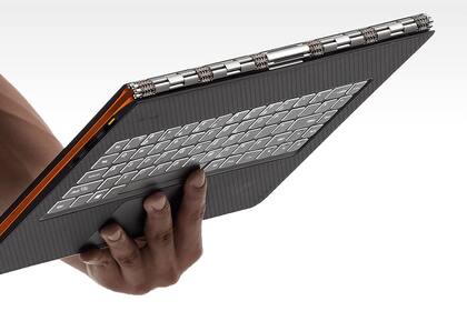 La Yoga 3 Pro es una convertible con un teclado cuya bisagra está inspirada en la malla de un reloj