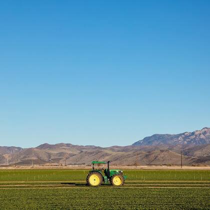 La zona cuenta con una amplia gama de industrias con tecnología agrícola que impulsan la economía local