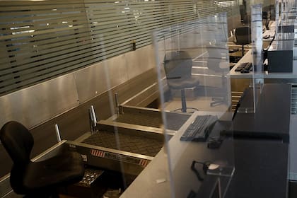 La zona de check in en Ezeiza, con nuevas barreras de acrílico