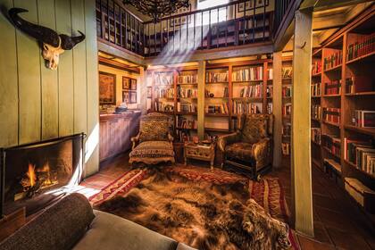 La zona de estar, cuya decoración respeta el espíritu original del lugar (sus últimos habitantes se fueron en 1918), es el refugio de los visitantes cuando se pone el sol.