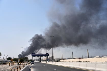 La zona portuaria de Dubai también fue blanco de bombardeos iraníes