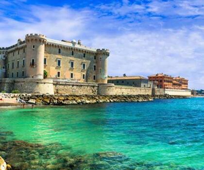 Ladispoli es una localidad italiana costera de arena oscura, en la provincia de Roma, región de Lacio.