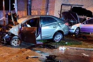 Un ladrón que conducía un auto robado y era perseguido por la policía provocó la muerte de tres albañiles