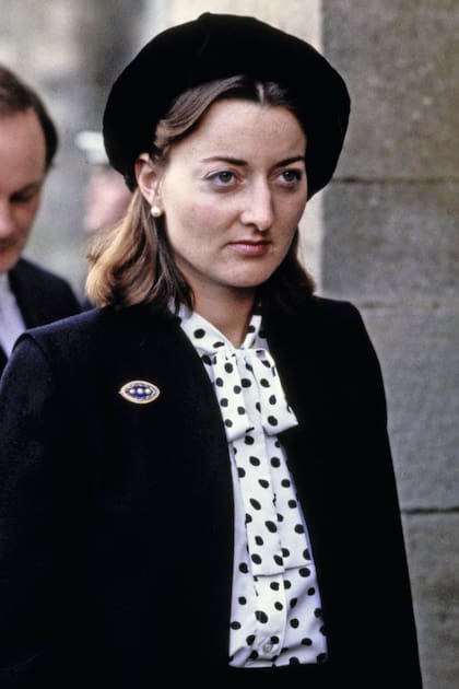 Lady Amanda Knatchbull, su prima segunda (nieta de Lord Mountbatten), rechazó su pedido de matrimonio a fines de 1979.