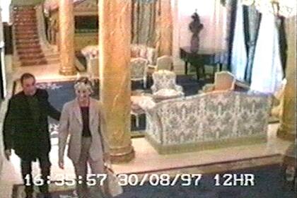 Lady Di y Dodi Fayed dentro del Hotel Ritz horas antes de su muerte