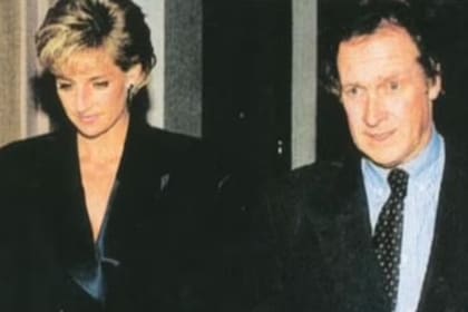 Lady Di junto a su guardaespaldas, Colin Tebbutt: el hombre de 57 años viajó a París la noche de la tragedia y fue su fiel guardián durante la madrugada - Fuente: Daily Mail